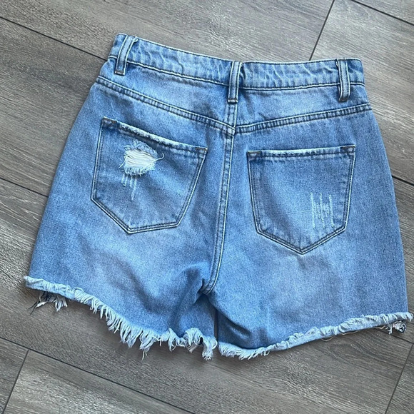 SM225 Fashion nova high waisted distressed jean shorts - Picture 3 of 3